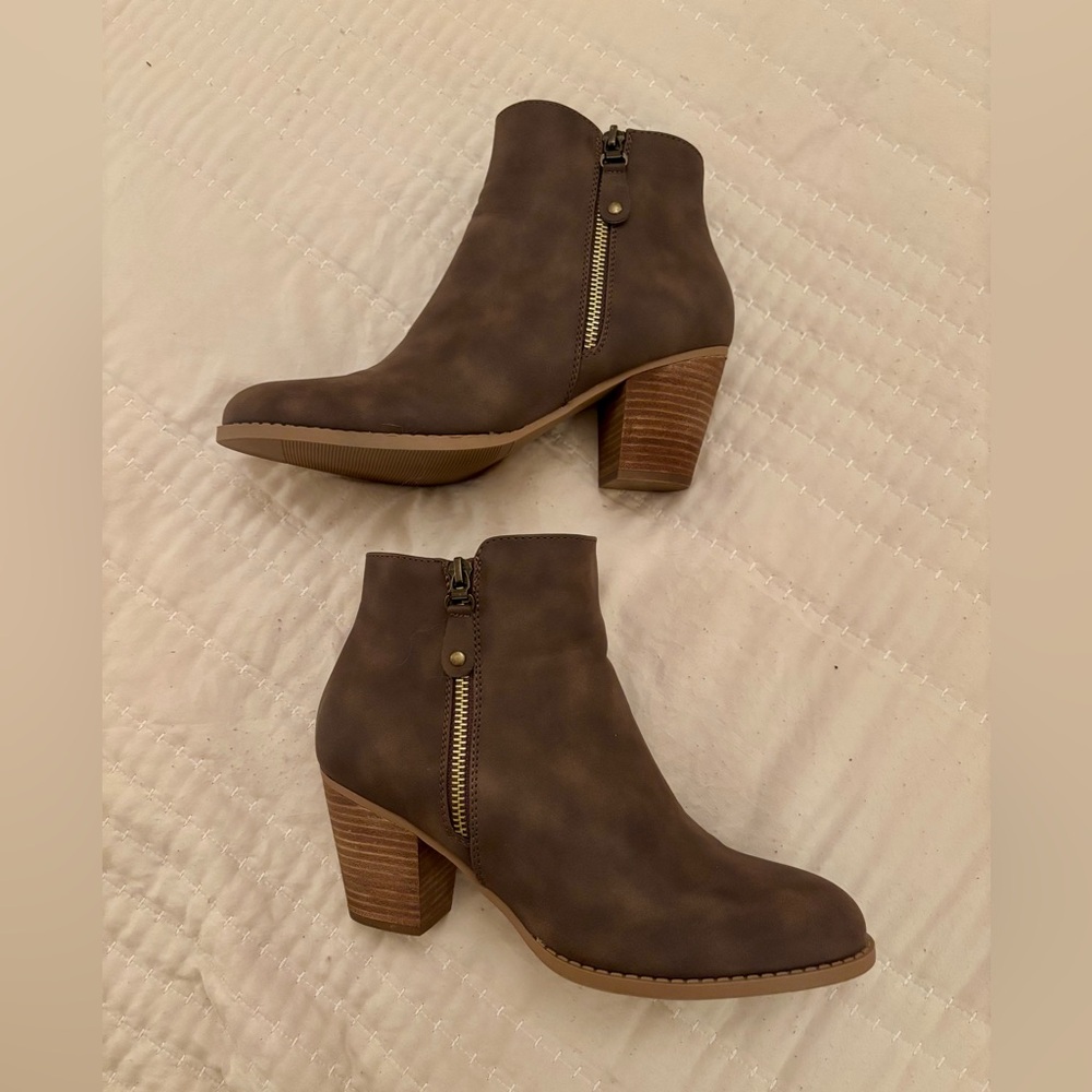 AnjouFemme Women's Brown Ankle Boots